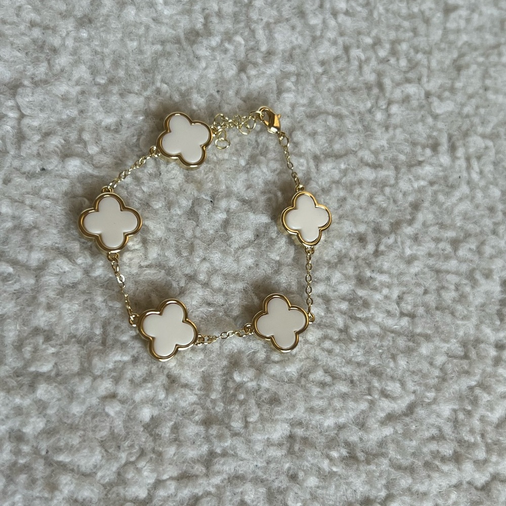 Elegant Gold and White Clover Bracelet - Picture 5 of 8